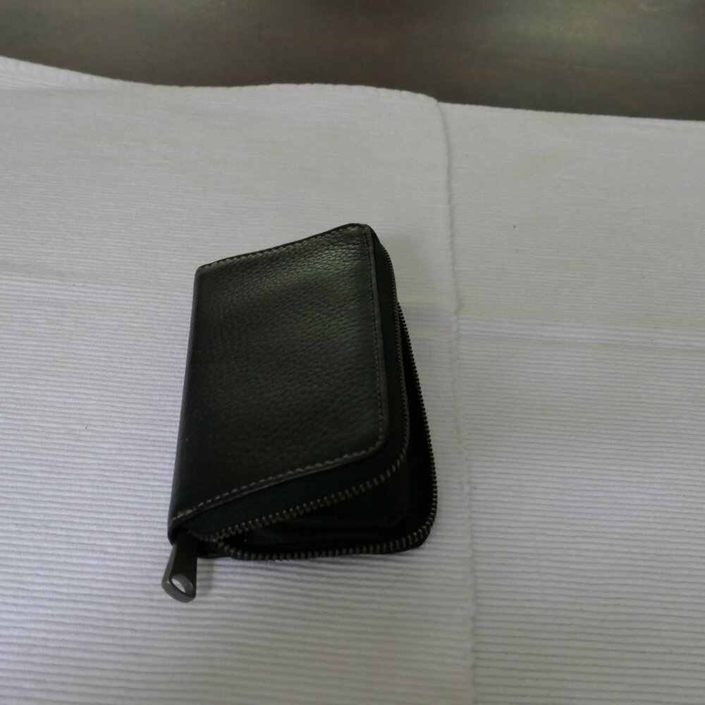 Fossil Leather Card Case W/Zipper Closure 8 Card Slots Good Preowned Condition - Picture 7 of 7